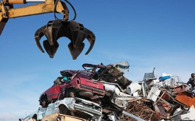 Got an Old Car? Here’s How Scrap Metal Buyers Turn It into Cash